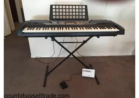 76 Keys! Yamaha Electronic Piano PSR-GX76